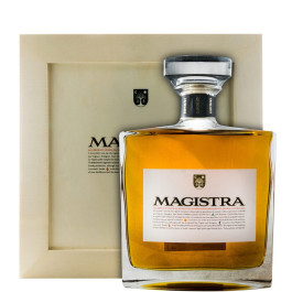 Aguardente Vínica Velha Magistra (750ml)
