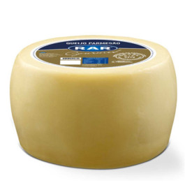 Queijo Parmesão Nacional RAR Peça Aprox. 6kg
